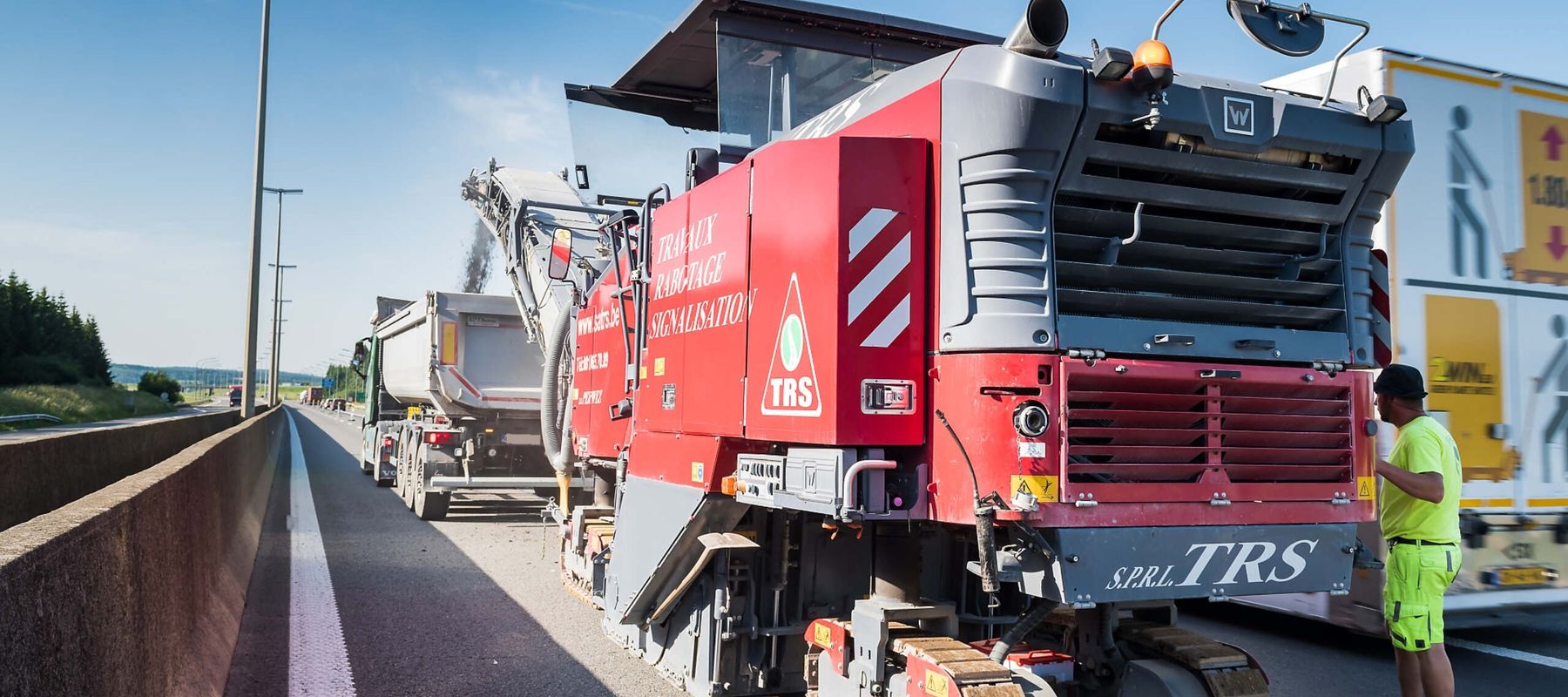 Rabotage d'une chaussée d'autoroute